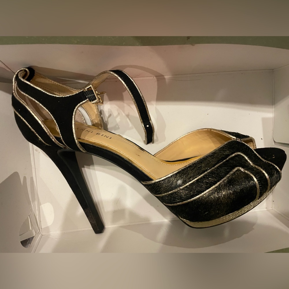 GIANNI BINI Stunning Black w/Gold Accents Stiletto Heels Size 11